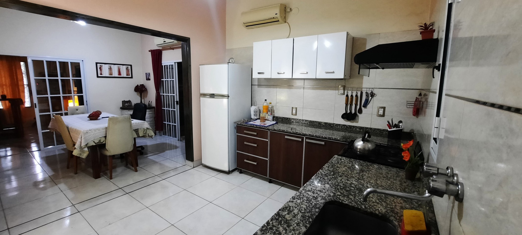 SE VENDE CASA 3 DORMITORIOS, ZONA AV. RAMIREZ Y LAURENCENA. SE RECIBE PROPIEDAD MENOR VALOR
