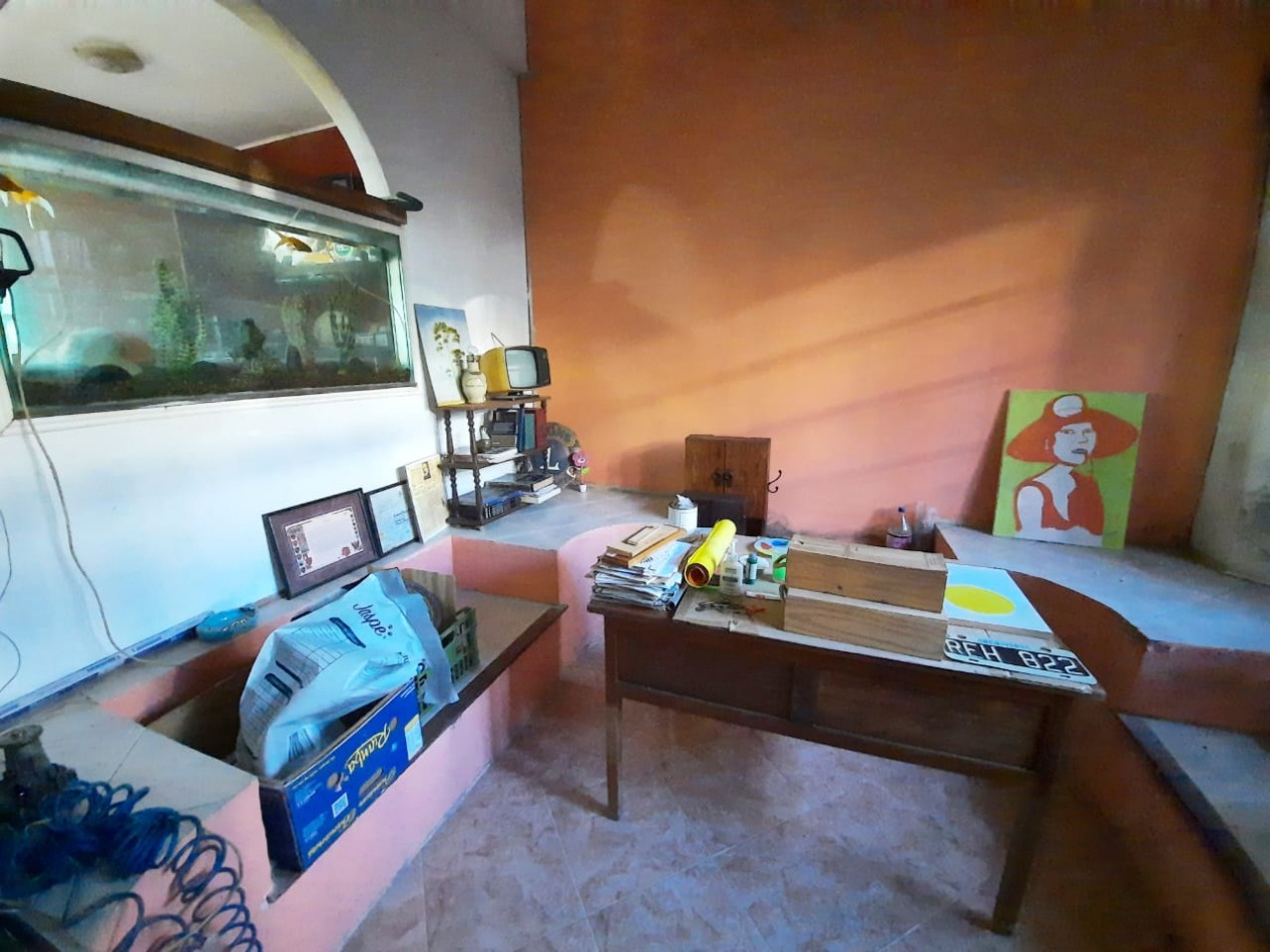 IMPACTANTE CASA DE 5 DORMITORIOS CON PISCINA EN ZONA THOMPSON 