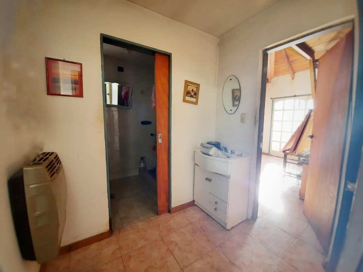 IMPACTANTE CASA DE 5 DORMITORIOS CON PISCINA EN ZONA THOMPSON 