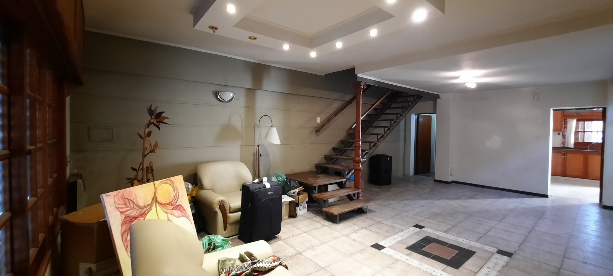 Vendo casa 3 dormitorios, cochera y patio. Zona centro de Parana 