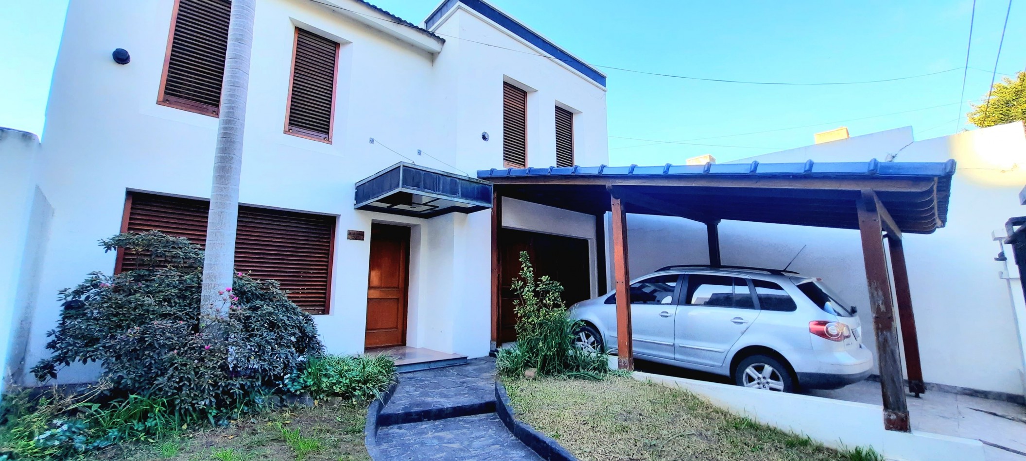 Vendo casa 3 dormitorios, cochera y patio. Zona centro de Parana 