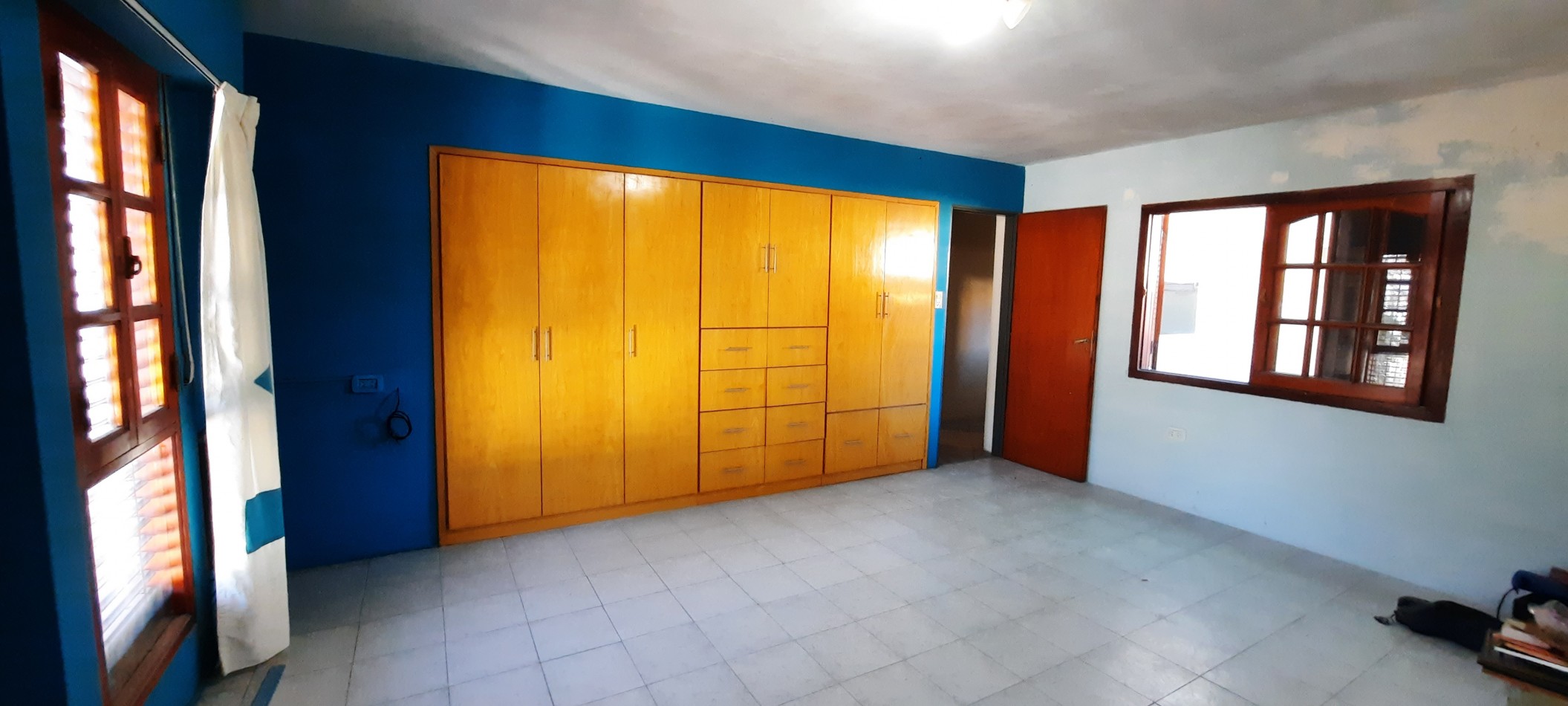 Vendo casa 3 dormitorios, cochera y patio. Zona centro de Parana 