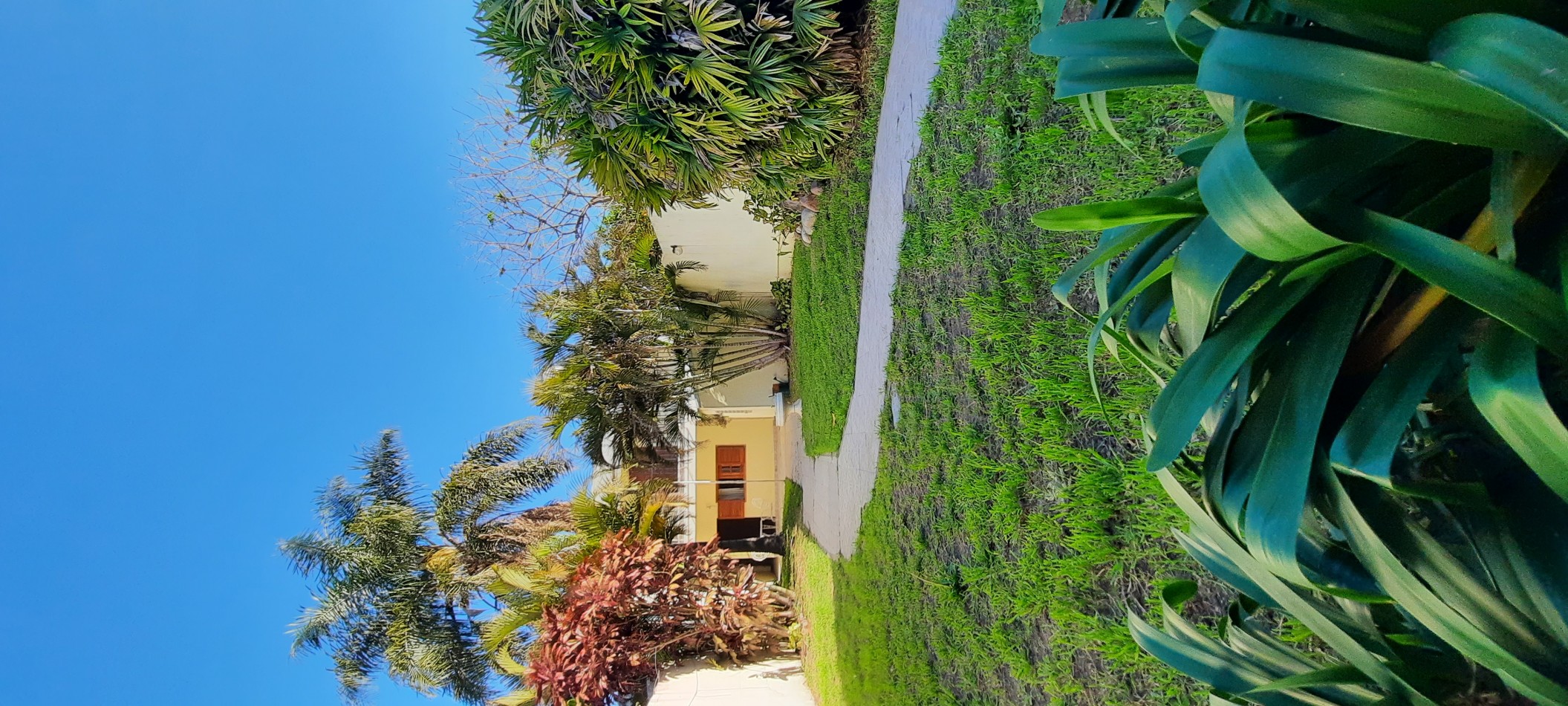 Vendo casa 3 dormitorios, cochera y patio. Zona centro de Parana 