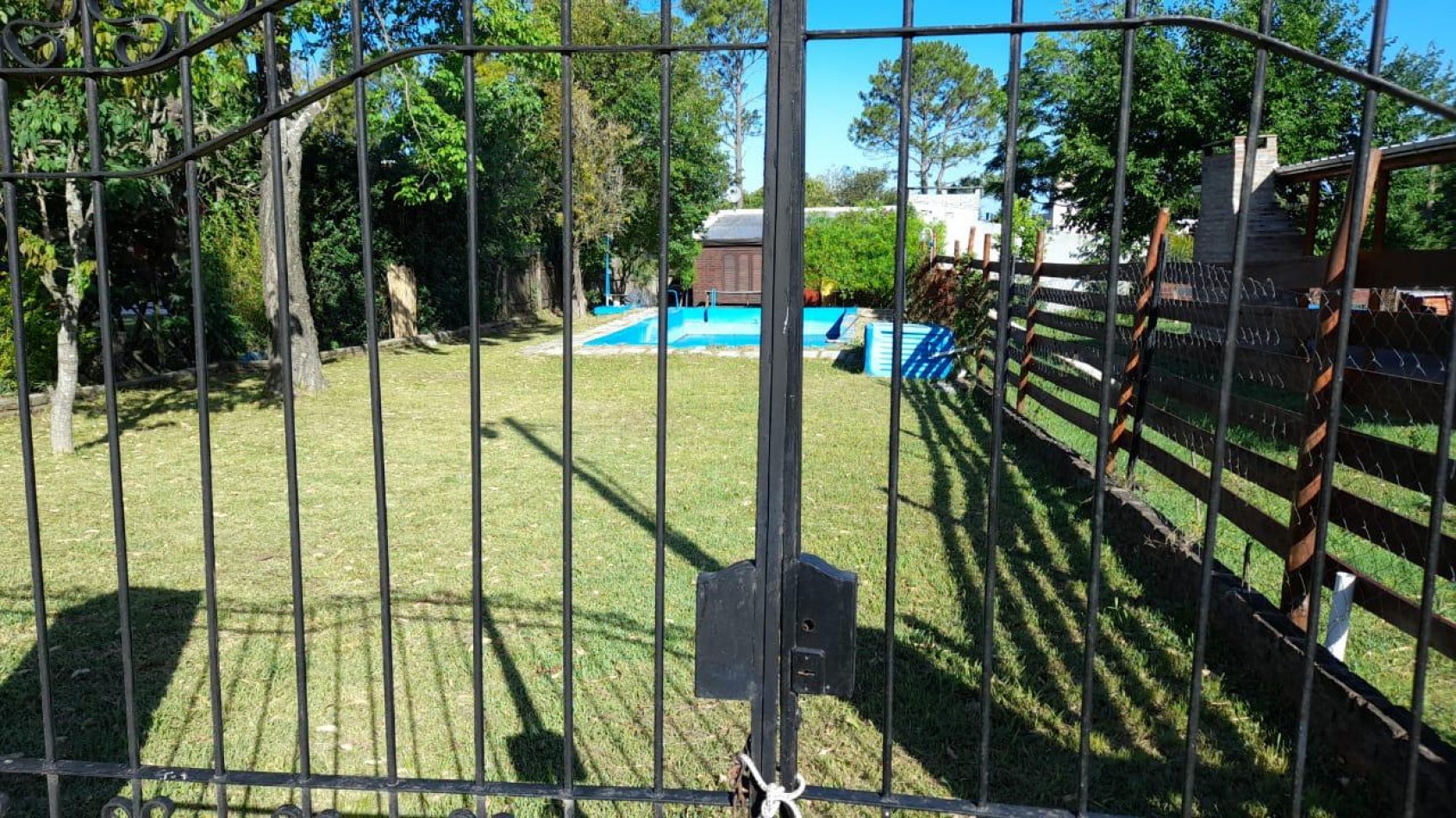 CASA QUINTA IDEAL EN VILLA URQUIZA CON AMPLIO TERRENO