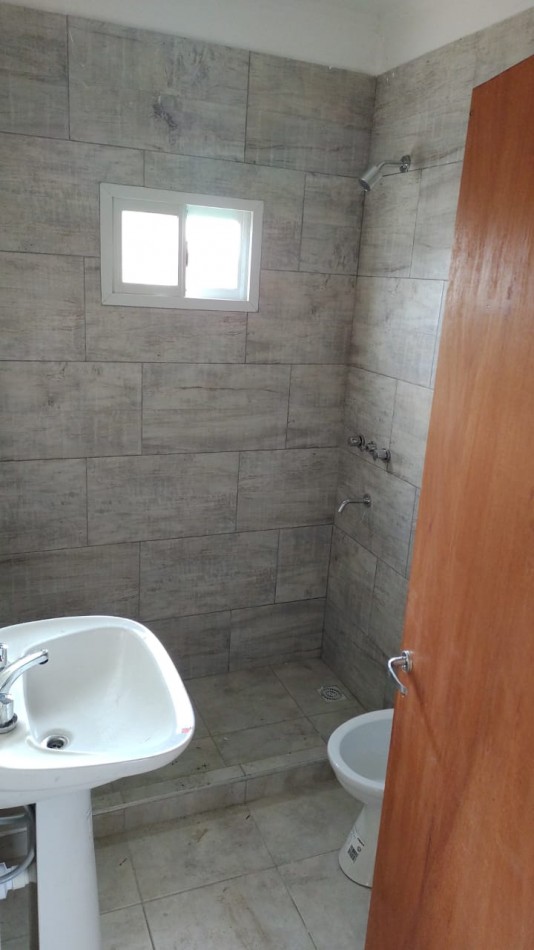SE VENDE MODERNA CASA EN ALTOS DEL PARACAO - SE ESCUCHAN OFERTAS