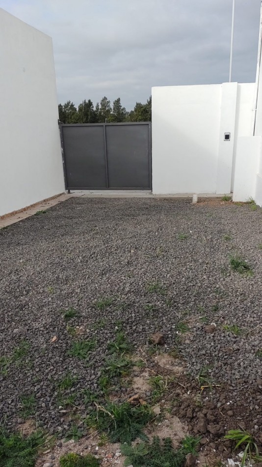 SE VENDE MODERNA CASA EN ALTOS DEL PARACAO - SE ESCUCHAN OFERTAS