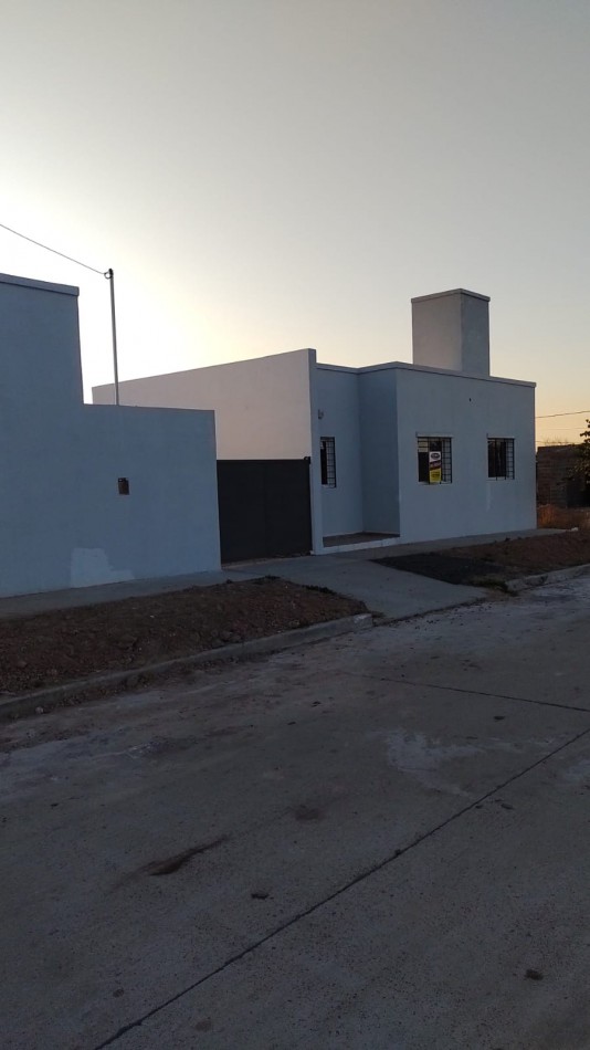 SE VENDE MODERNA CASA EN ALTOS DEL PARACAO - SE ESCUCHAN OFERTAS