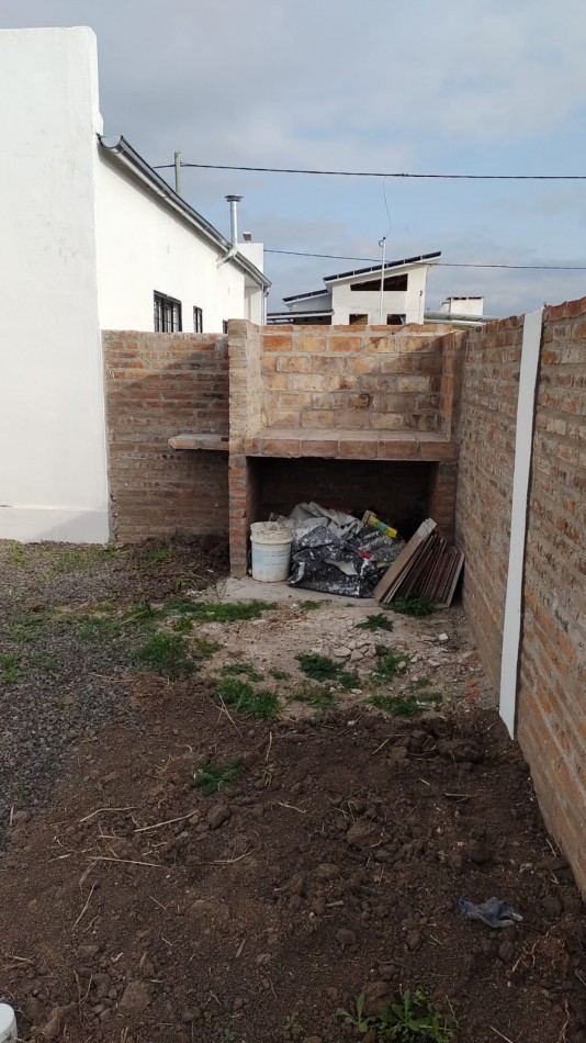 SE VENDE MODERNA CASA EN ALTOS DEL PARACAO - SE ESCUCHAN OFERTAS