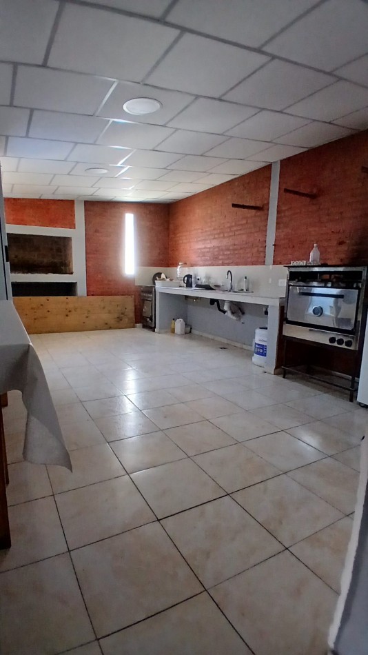 SE VENDE SALON DE EVENTOS, CASA Y DEPARTAMENTO CON GARAGE