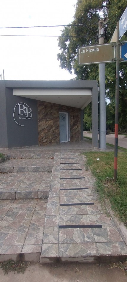SE VENDE SALON DE EVENTOS, CASA Y DEPARTAMENTO CON GARAGE