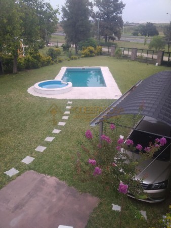 EXCLUSIVA CASA QUINTA EN LAS ACACIAS