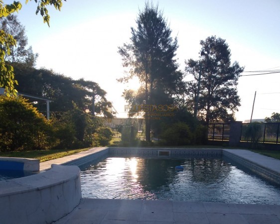 EXCLUSIVA CASA QUINTA EN LAS ACACIAS