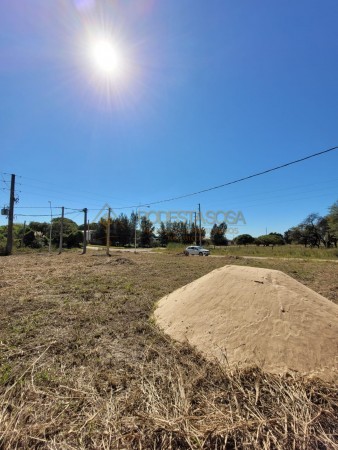 VENDEMOS TERRENO EN ESQUINA PARANA