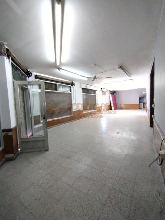 SE VENDE AMPLIO SALON COMERCIAL ZONA CENTRO 