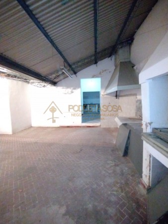 SE VENDE AMPLIO SALON COMERCIAL ZONA CENTRO 
