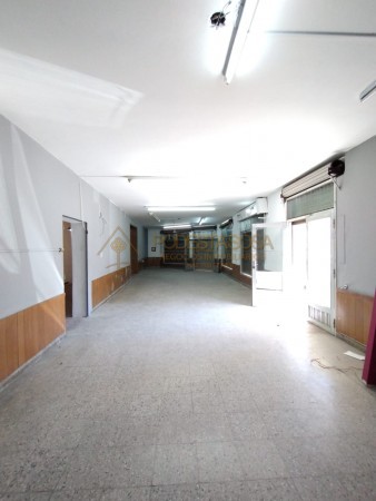 SE VENDE AMPLIO SALON COMERCIAL ZONA CENTRO 