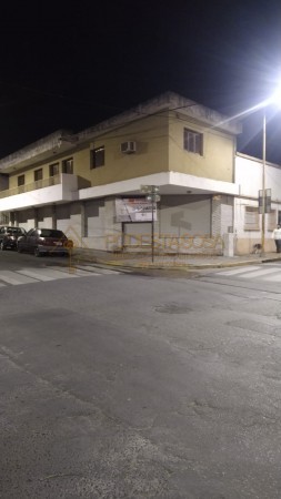 SE VENDE AMPLIO SALON COMERCIAL ZONA CENTRO 