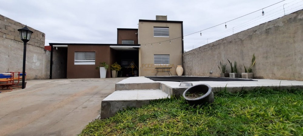 VENDO CASA 3 DORMITORIOS, GARAJE, PISCINA Y QUINCHO