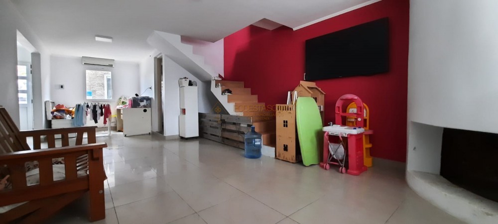 VENDO CASA 3 DORMITORIOS, GARAJE, PISCINA Y QUINCHO
