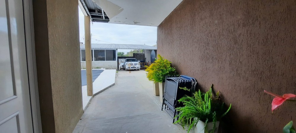 VENDO CASA 3 DORMITORIOS, GARAJE, PISCINA Y QUINCHO