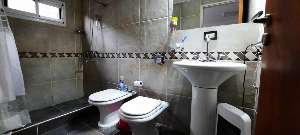 VENDO CASA 3 DORMITORIOS, GARAJE, PISCINA Y QUINCHO