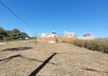 VENDEMOS TERRENO EN ESQUINA PARANA