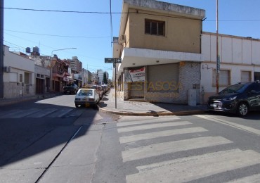 SE VENDE AMPLIO SALON COMERCIAL ZONA CENTRO 