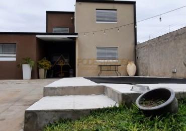 VENDO CASA 3 DORMITORIOS, GARAJE, PISCINA Y QUINCHO
